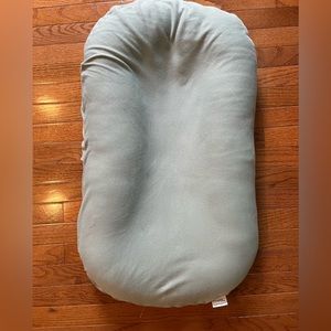 Baby snuggle me organic lounger